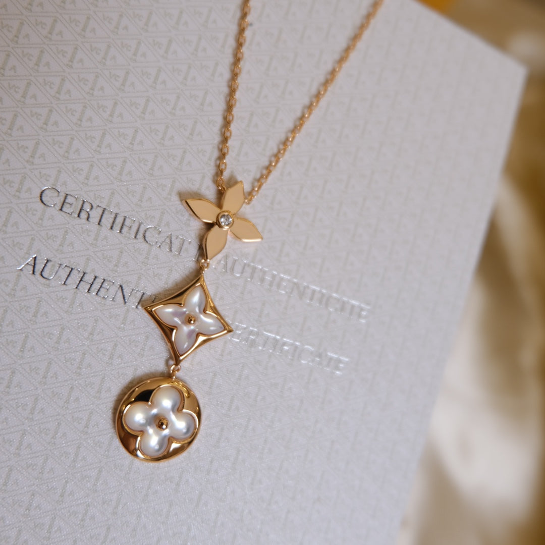 [Kincade Jewelrys] COLLIER LARIAT COLOR BLOSSOM OR ROSE NACRE BLANCHE ET DIAMANT