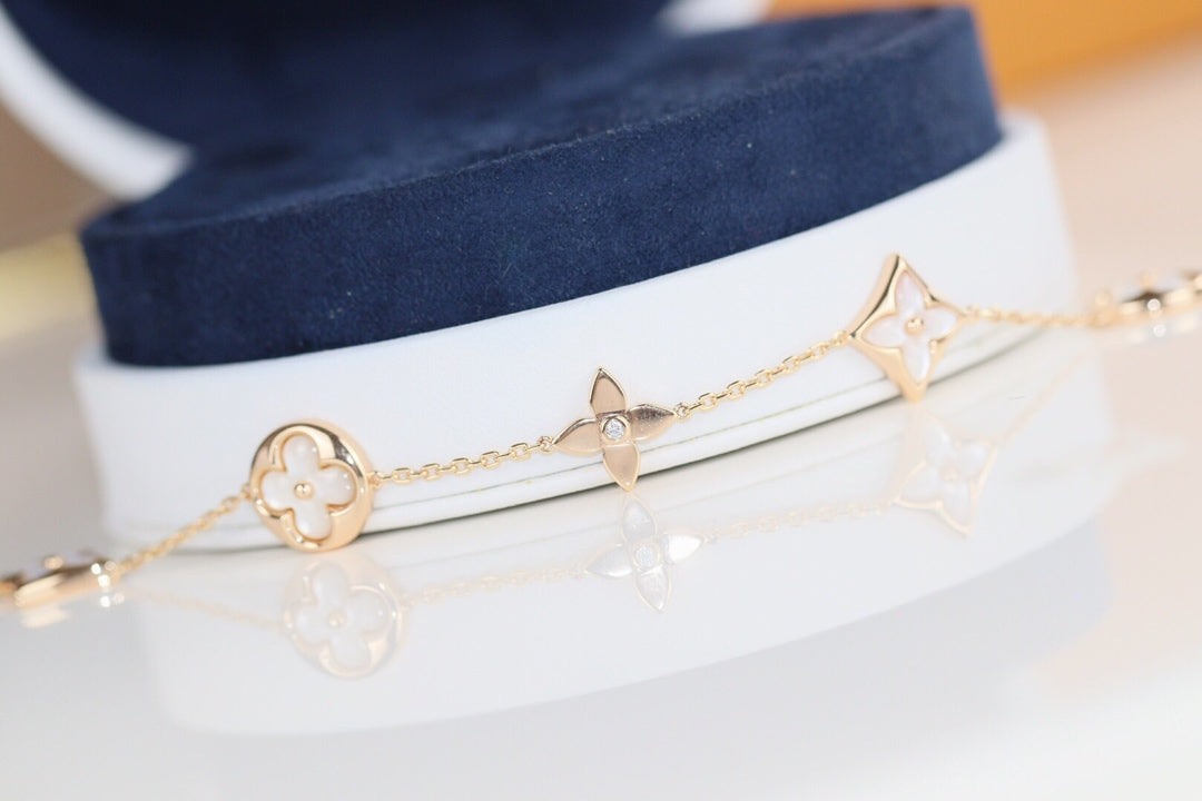 [Kincade Jewelrys] Bracelet en forme de trèfle à feuilles