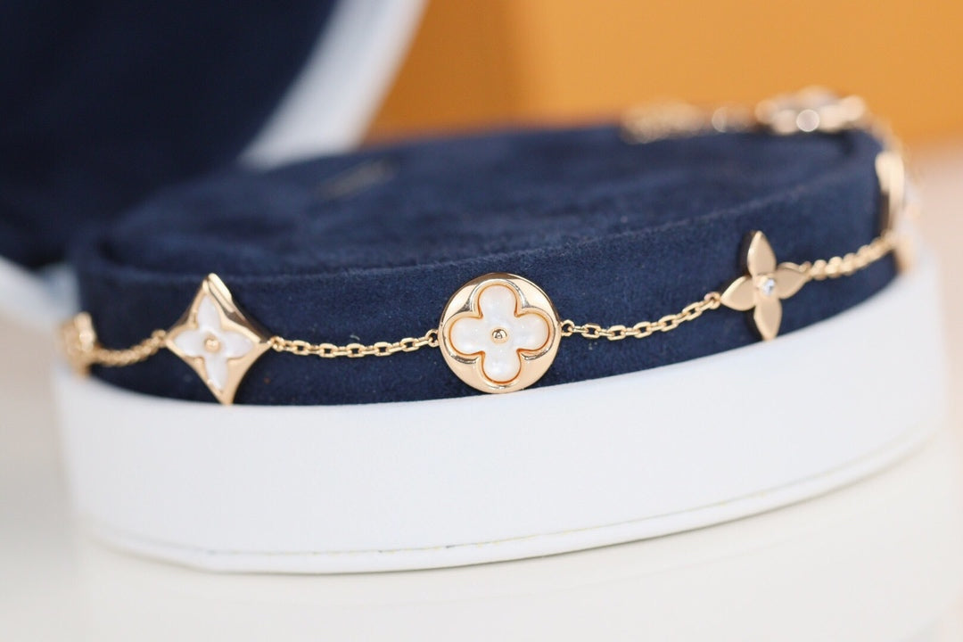 [Kincade Jewelrys] Bracelet en forme de trèfle à feuilles