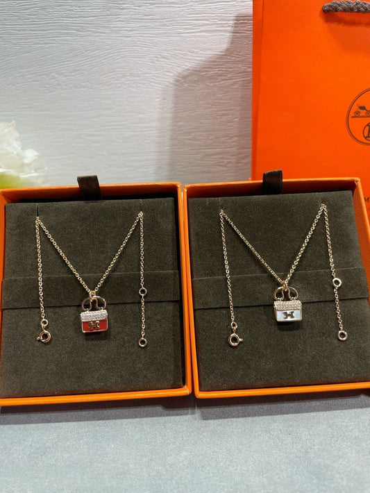[Kincade Jewelrys] Collier pendentif en moissanite de forme H en or