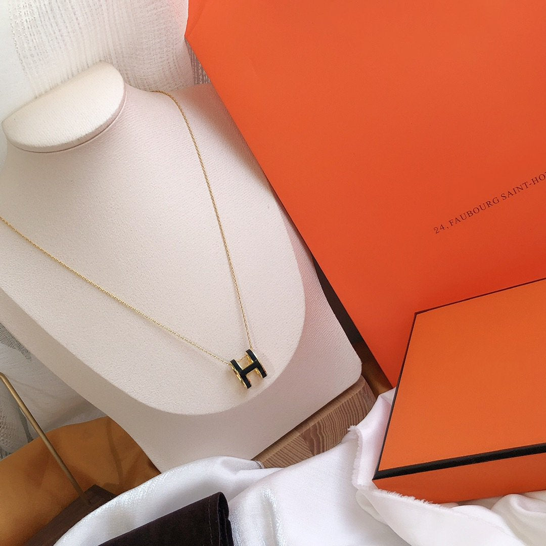 [Kincade Jewelrys]HM CLIC BLACK ENAMEL GOLD NECKLACE