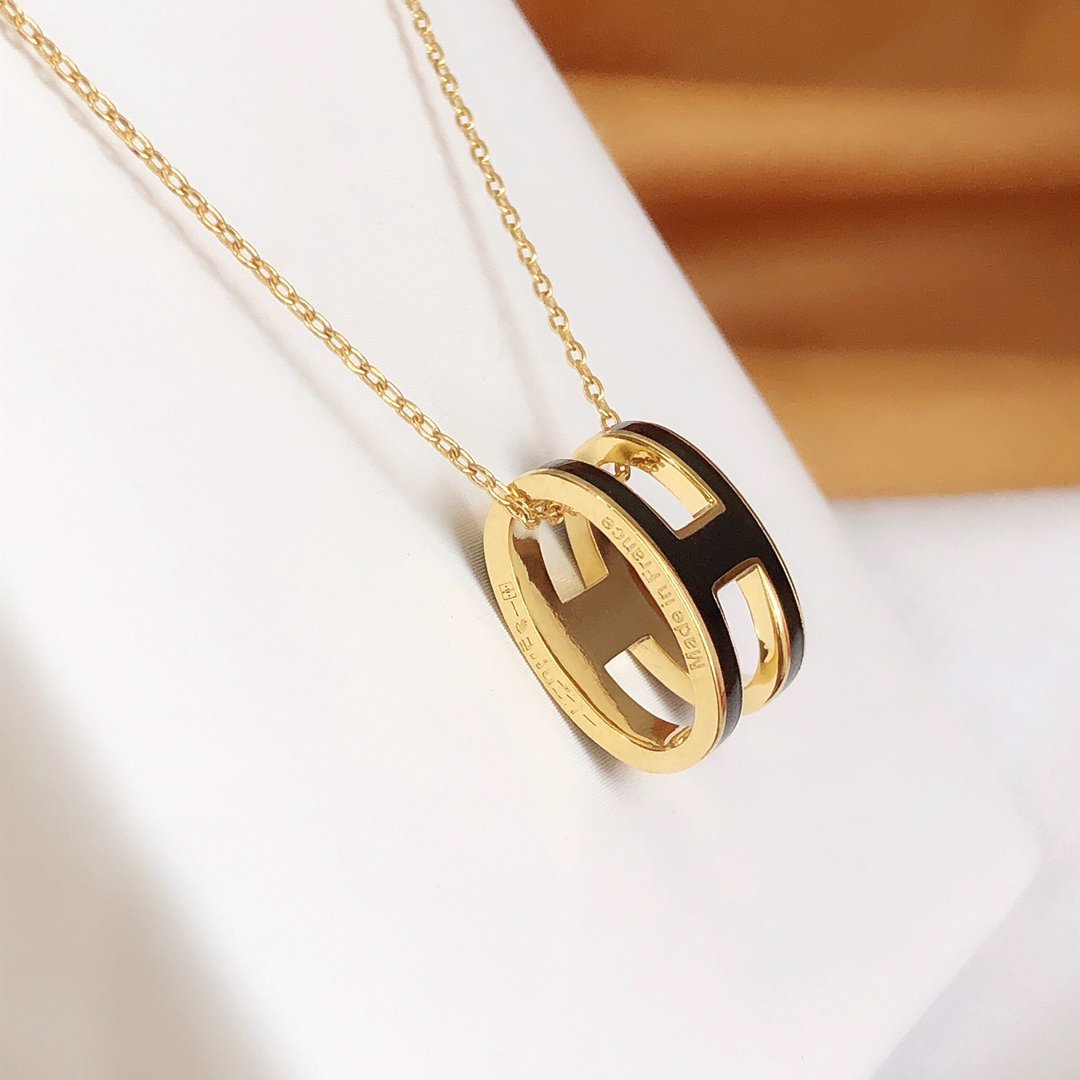 [Kincade Jewelrys]HM CLIC BLACK ENAMEL GOLD NECKLACE