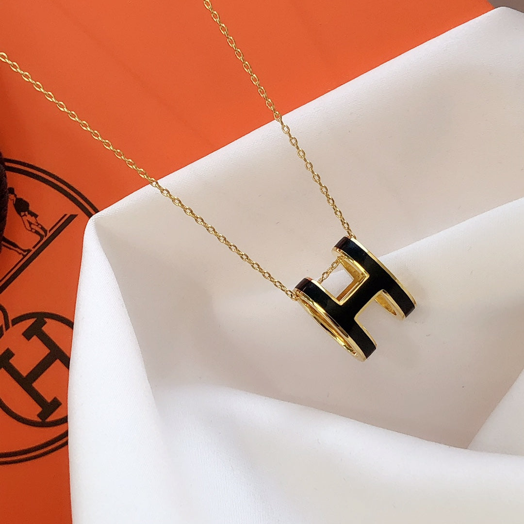 [Kincade Jewelrys]HM CLIC BLACK ENAMEL GOLD NECKLACE