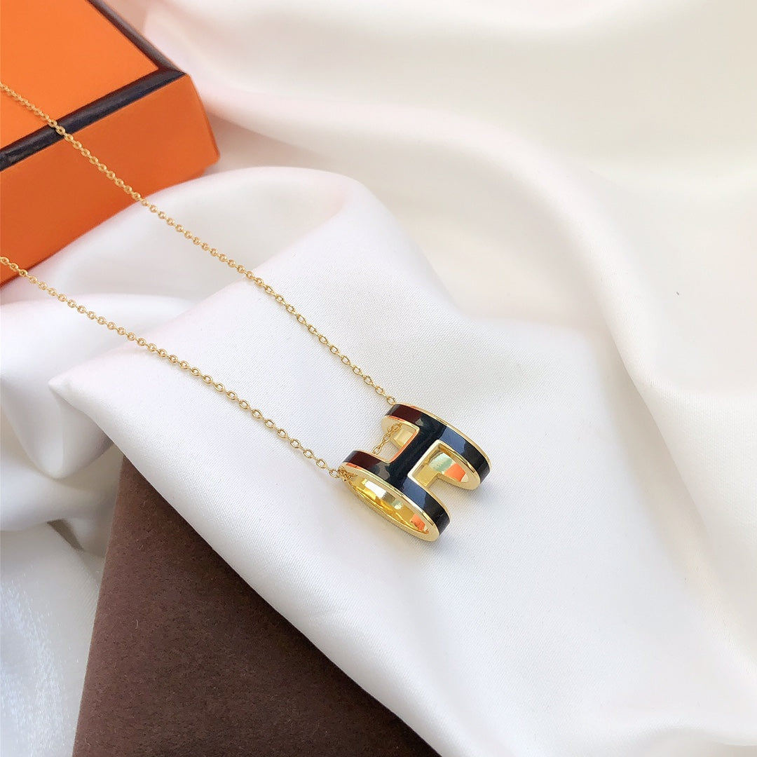 [Kincade Jewelrys]HM CLIC BLACK ENAMEL GOLD NECKLACE