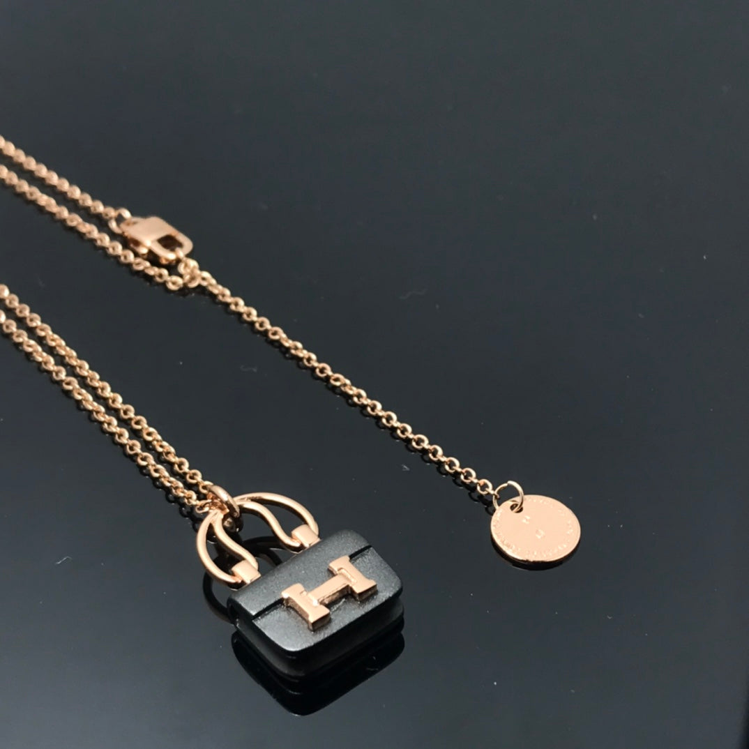 [Kincade Jewelrys] COLLIER PENDENTIF HM AMULETTES CONSTANCE POUR FEMME