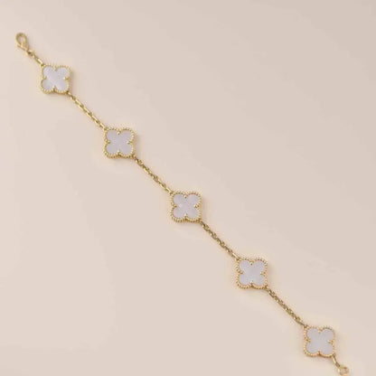[Kincade Jewelrys] Bracelet en nacre blanche à 5 motifs de trèfle 
