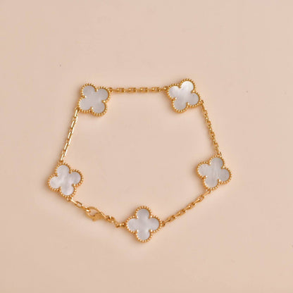 [Kincade Jewelrys] Bracelet en nacre blanche à 5 motifs de trèfle 