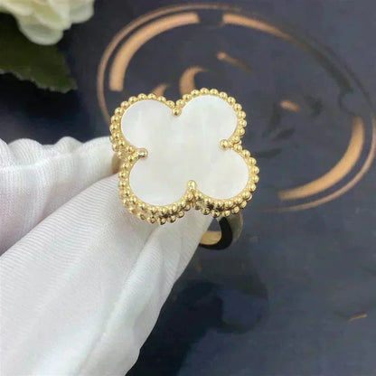 [Kincade Jewelrys] BAGUE EN NACRE BLANCHE À TRÈFLE