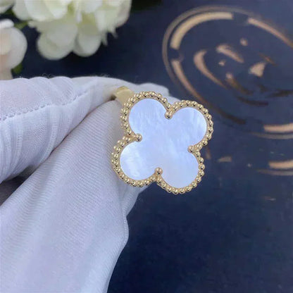 [Kincade Jewelrys] BAGUE EN NACRE BLANCHE À TRÈFLE