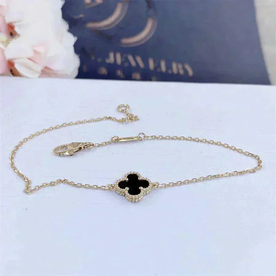 [Kincade Jewelrys] Bracelet fleur unique en onyx et trèfle