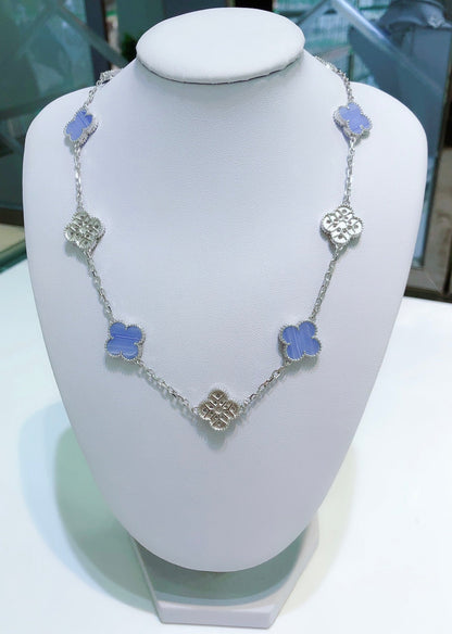 [Kincade Jewelrys] COLLIER EN ARGENT AVEC 10 MOTIFS DE TRÉFLE, CALCÉDOINE ET DIAMANTS
