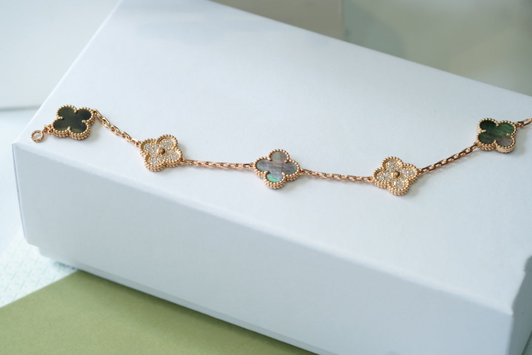 [Kincade Jewelrys] BRACELET EN OR ROSE À 5 MOTIFS, NACRE FONCÉE ET DIAMANTS